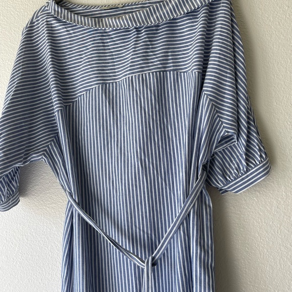 Dresses & Skirts - Stylish striped mini dress in blue and white. Size S
